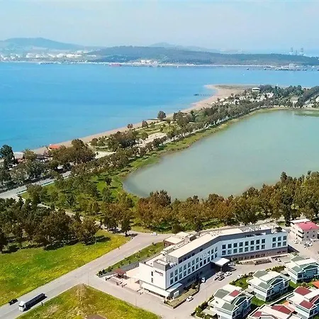 Hampton By Hilton Izmir 4*