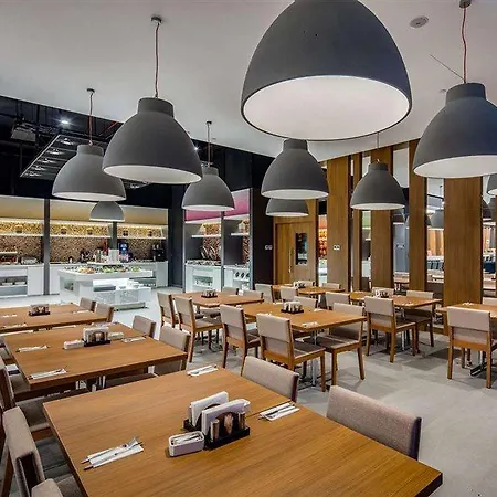 Hotel Hampton By Hilton Izmir