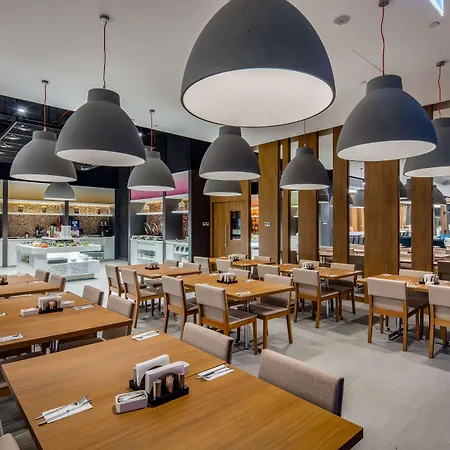 Hotel Hampton By Hilton Izmir