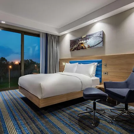 Hampton By Hilton Izmir 4*