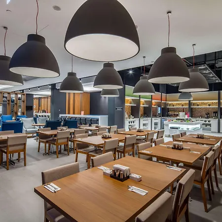 Hotel Hampton By Hilton Izmir 4*