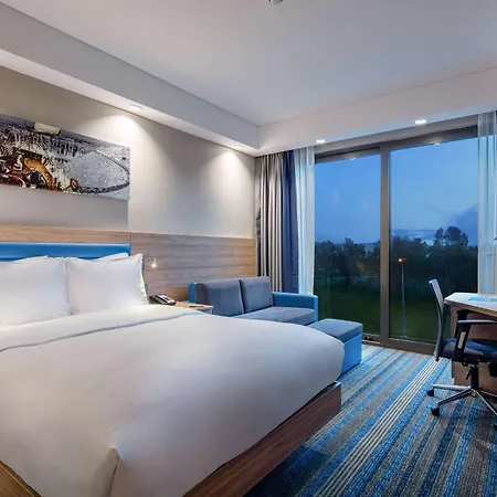 Hampton By Hilton Izmir ホテル 4*