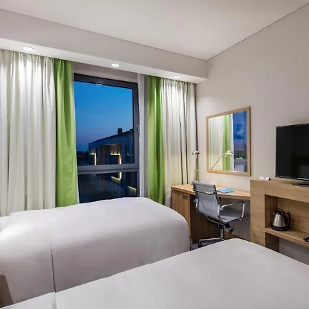 Hampton By Hilton Izmir ホテル 4*