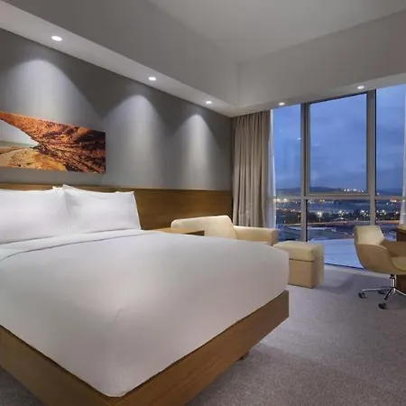 Hotel Hampton By Hilton Izmir 4*