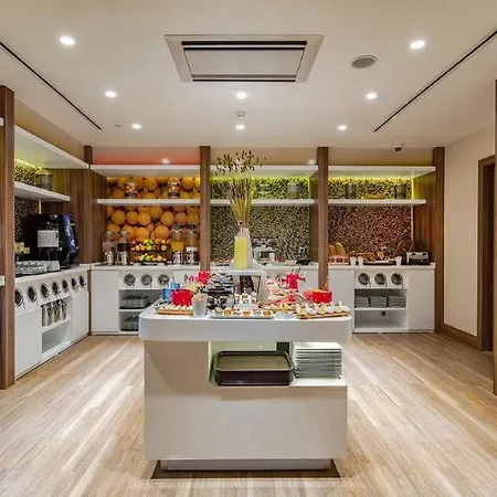 Hampton By Hilton Izmir ホテル 4*