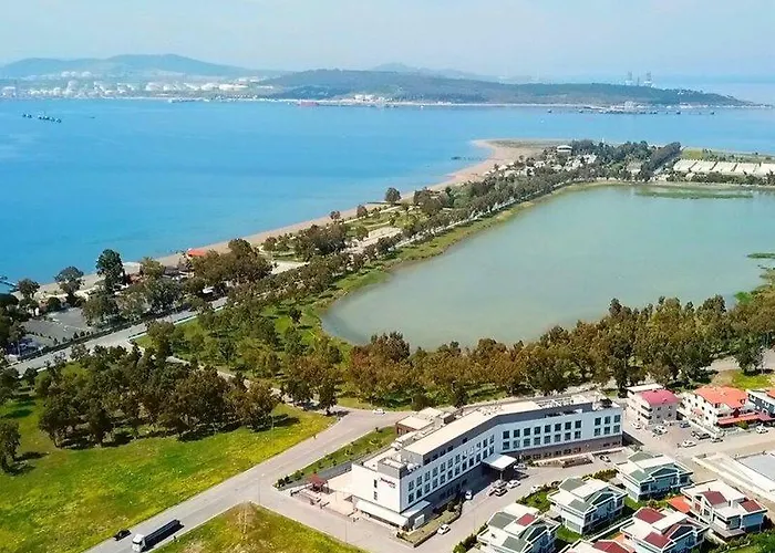 Hampton By Hilton Izmir 4*