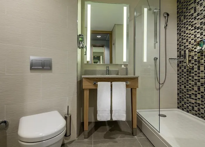 Hampton By Hilton Izmir Otel 4*