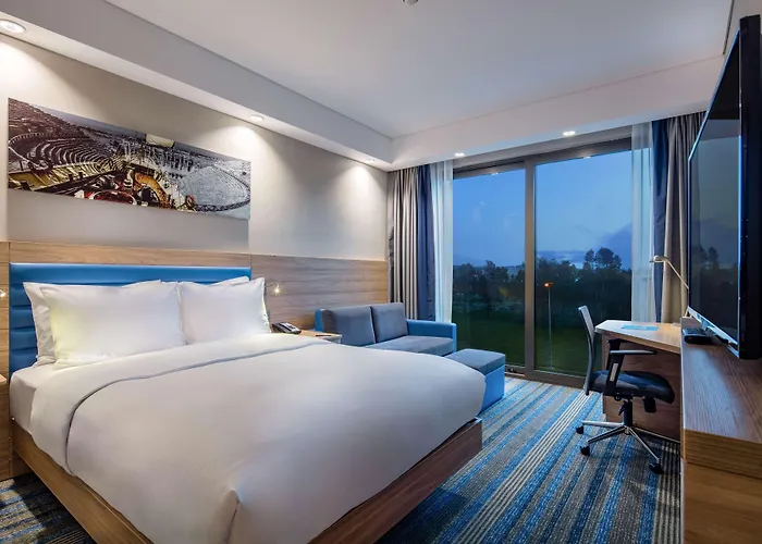 Hampton By Hilton Izmir Otel 4*