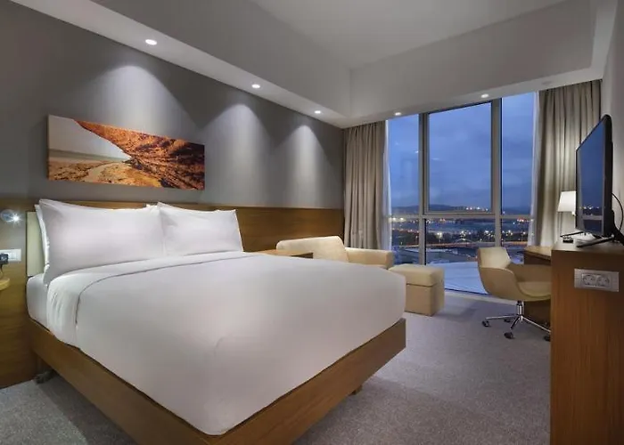 Otel Hampton By Hilton Izmir 4*