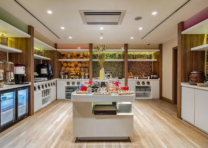 Hampton By Hilton Izmir Otel 4*