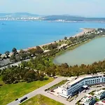 Hampton By Hilton Izmir 4*