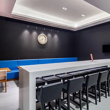 Hotel Hampton By Hilton Izmir 4*