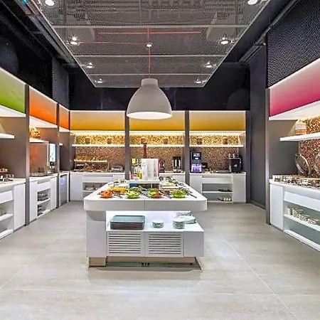 Hampton By Hilton Izmir 4*