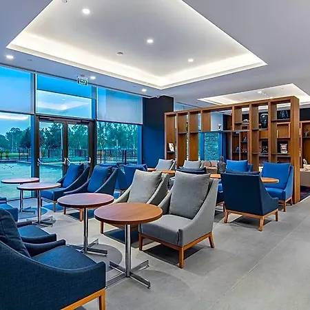 Hotel Hampton By Hilton Izmir 4*