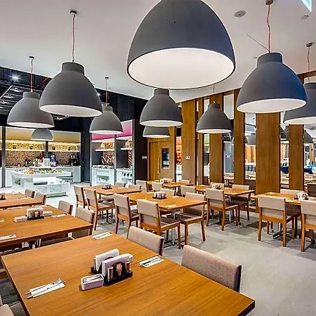 Hotel Hampton By Hilton Izmir 4*
