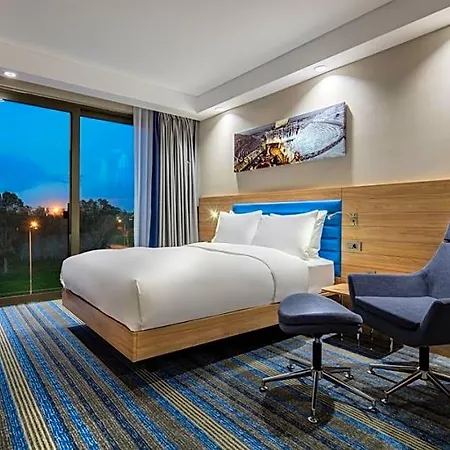 Hampton By Hilton Izmir 4*