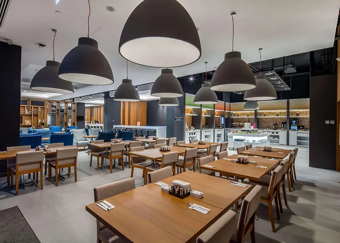 Hotel Hampton By Hilton Izmir 4*