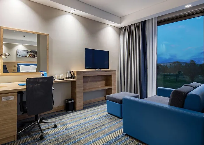 Hampton By Hilton Izmir Hotel